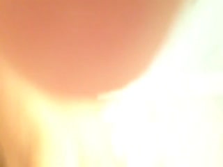 第一眼看上去就知道是漂亮骚货 嘴不停的吃鸡巴 吃得硬邦邦了 就叫炮友快点插进来 海报