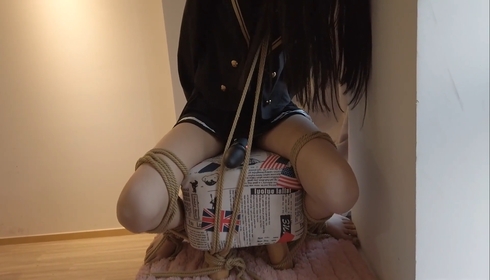 捆绑调教学生妹，震动棒不打鼾震动她小骚穴淫水直流！ 海报
