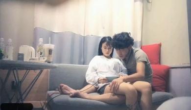 约了2个高颜值花臂嫩妹双飞啪啪 海报