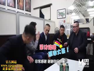 国产麻豆AV节目 小鹏奇啪行 日本季 EP1 女优+老司机+外宝女关哥带你全方位了解日本风俗业 黑帮VS女优,史上最大尺度采访女优 海报