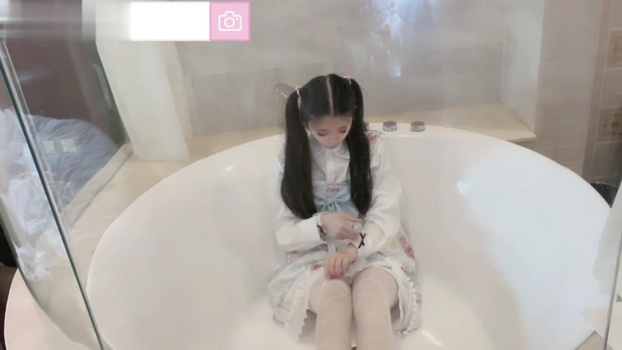 司语女神洛丽塔爆草颜射的! 海报
