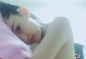 颜值不错嫩妹子洗澡出来漏逼小秀_逼逼毛毛比较多很是诱惑不要错过 海报