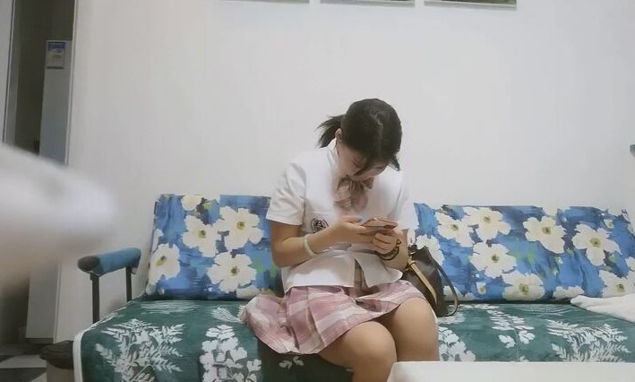约到肉感JK制服小萝莉，乖巧配合任摆布，狂操猛干肆意蹂躏！ 海报