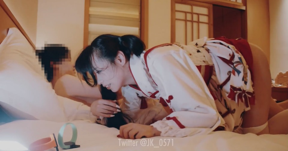 推特健身教练大神私密视频泄露！萝莉少女身着和服JK制服惨遭疯狂输出 海报