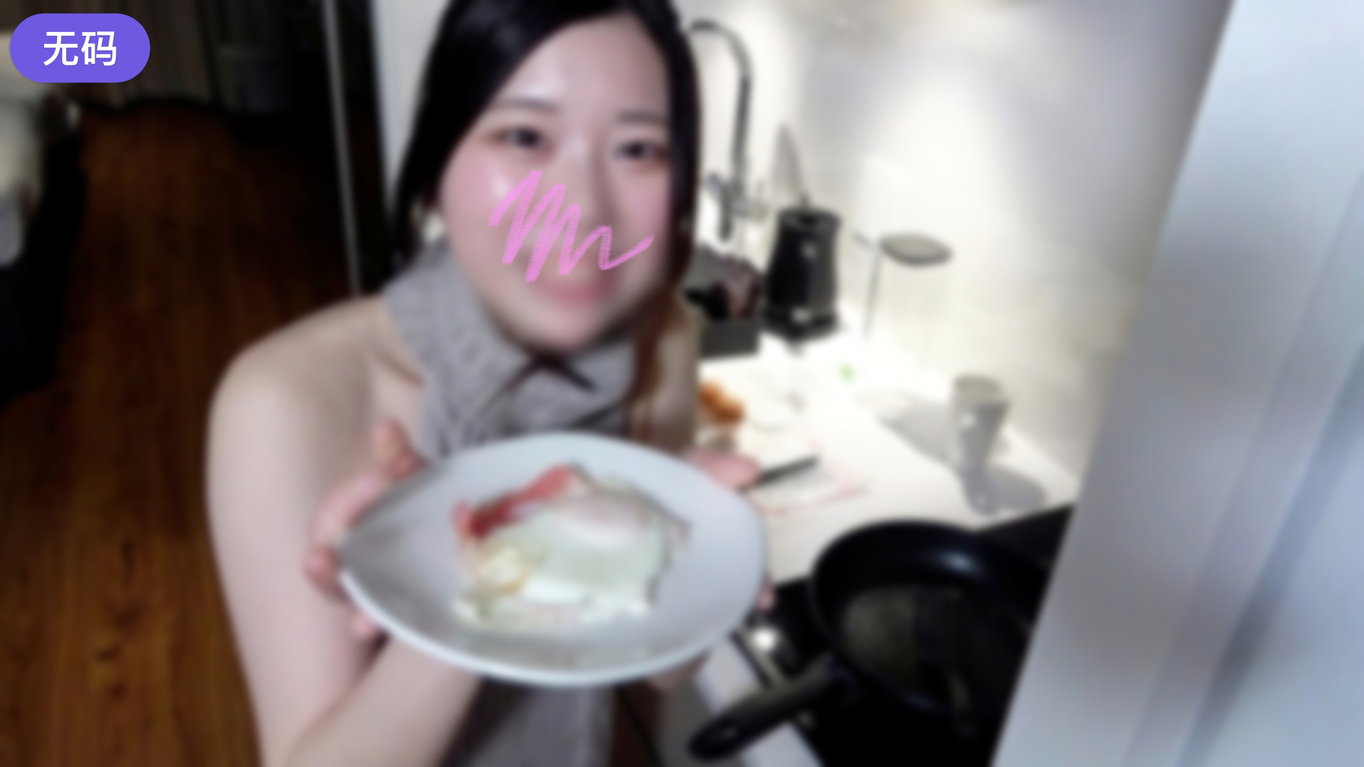 FC2-4414334 【無】 ハタチのミナトちゃんと甘々なハメ撮り。料理を作っておマ〇コ湿らせて待って-cd1 海报