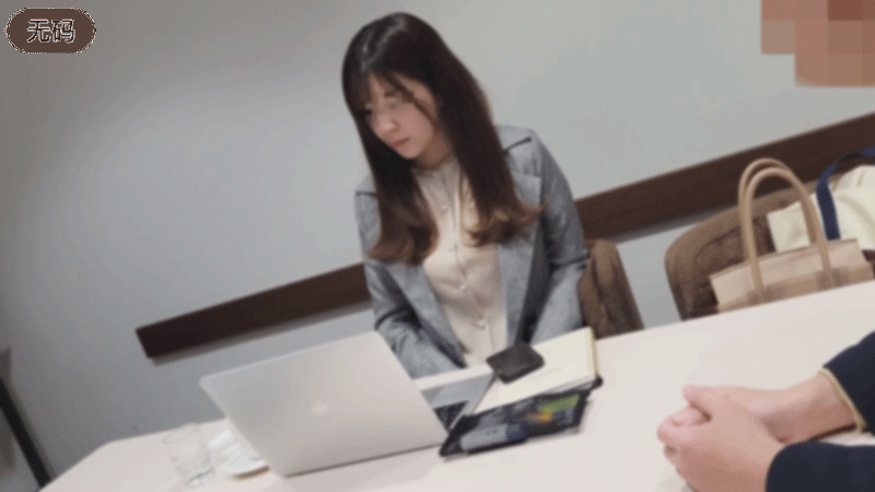 FC2-4407539 【個人】 元公務員の美乳美人。仕事先まで乗り込み口内射精。自宅まで取り立て美乳を弄び嫌が 海报