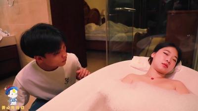 KXG0002浴室禁忌：湿身妹妹遭哥哥强势突入 深夜激战水花四溅 海报