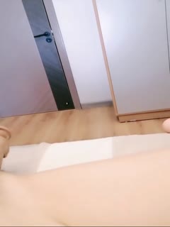 苗窕骚货道具自慰,宠物一旁看的也想干2 海报