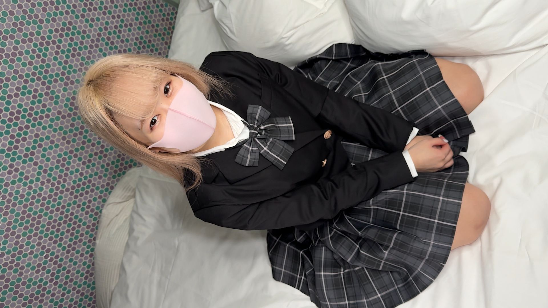FC2-4335196 現·役J〇超天使な塾生と講義終わりラブホに！ 『中出していい？』『先生さすがに中はダメ 海报