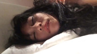 晚上加班吃宵夜灌倒平时很骚的女同事旅馆开房嘴里说不要下面迎合鸡巴不停抖动表情享受 海报
