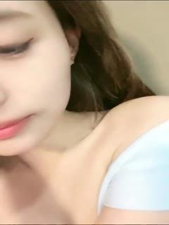 #性感鹿_白皙皮肤超级嫩妹伸出舌头跟狼友撩骚漏奶大秀直播 海报