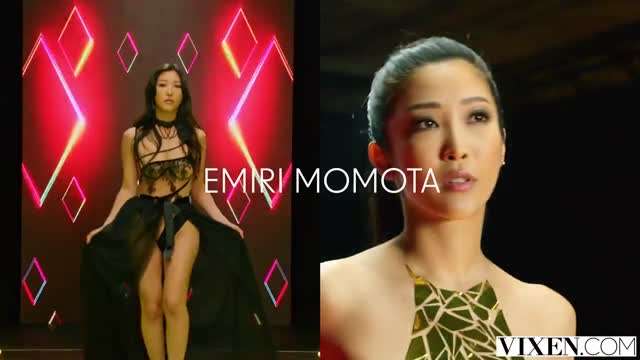 桃田惠美里《Vogue》 海报