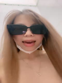 两个年轻姐妹花一起大秀直播给狼友看 海报