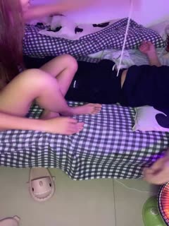 #直播_两个00后颜值美少女！超级嫩紧致小穴！和炮友操逼. 海报