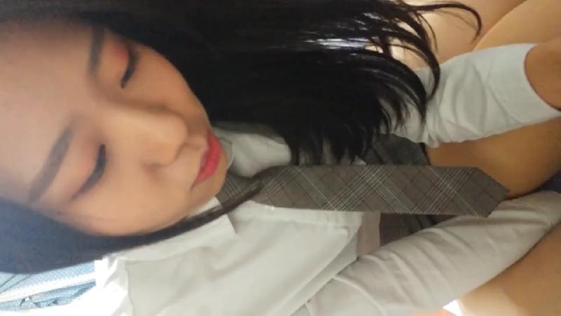 （自拍）不曉得哪一國的妹子，長相還不錯 海报