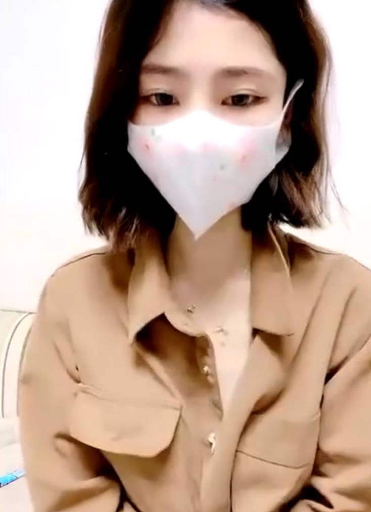 氣質美女小姐姐！和閨蜜女同秀！浴桶裏一起泡澡，黑絲美腿假屌騎坐，穿戴假屌騎乘位操逼 海报