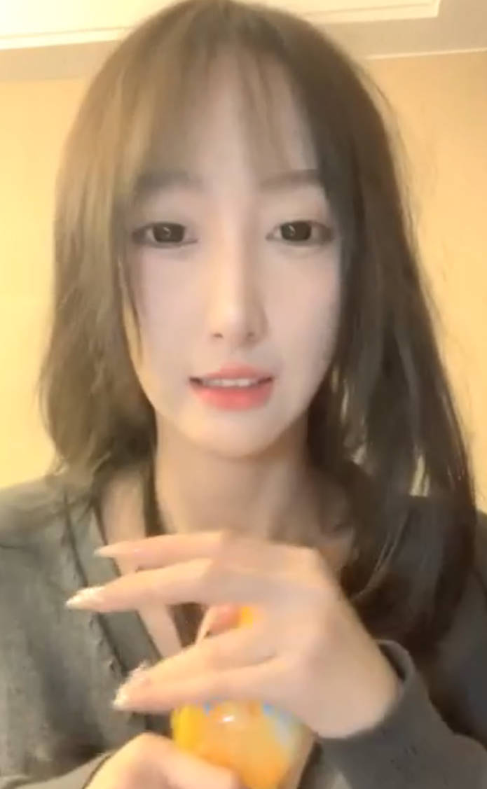 ❤️❤️顶级尤物网红女神，衬衣黑丝美腿，嗲嗲娇滴滴，脱光光自慰，极品美臀翘起，搔首弄姿诱惑 海报