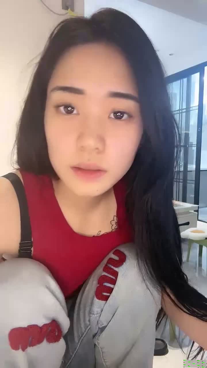 极品尤物美女小姐姐，一对美乳又大又挺，来大姨妈，小露骚穴挺粉嫩，掰开给你看 海报