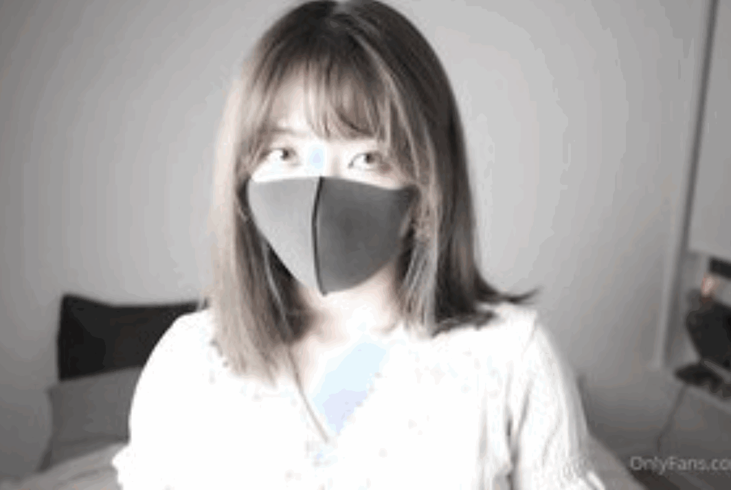 香港極品美少女」自摳蜜穴呻吟呼喚男主 白絲誘惑腳交 海报