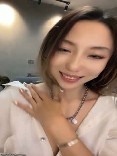 #七七_新人！极品御姐超性感道具狂插疯狂喷水_0 海报