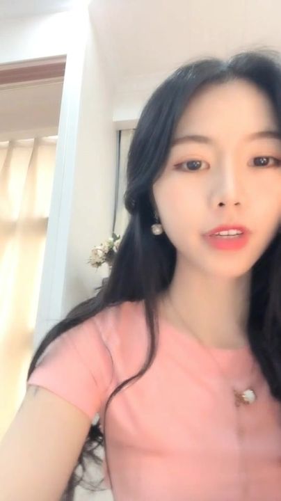 高颜值美女丑曦抖臀诱惑收费秀 苗条身材翘着屁股摇摆非常诱人近距离特写逼逼 很是诱惑不要错过! 海报