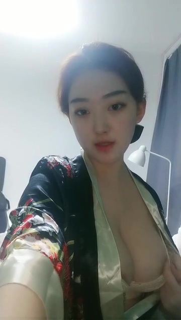 高颜值巨乳短发妹子露逼诱惑 白皙诱人大奶近距离特写逼逼非常粉嫩 很是诱惑喜欢不要错过! 海报