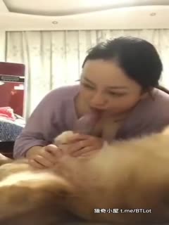 【骚妇口狗鸡巴】还说 狗鸡巴真好吃 口交深喉的! 海报