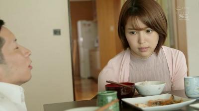 SSNI-645来上司家里赶项目晚上忍不住睡了上司老婆 海报