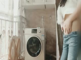 【真实记录姐弟啪啪】色弟弟午休工作间勾引强操极品S级身材骚姐姐 扒下牛仔裤后入不停怼操 高清720P完整版 海报
