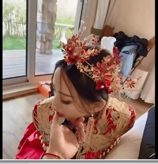 調教騷逼新娘的一天 讓她成為他性慾的奴 海报